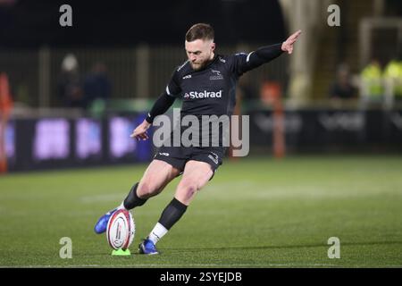 Brett Connon von Newcastle Falcon tritt am Freitag, den 28. Februar 2025, im Finale des Premiership Cup Quarter zwischen Newcastle Falcons und Gloucester Rugby im Kingston Park in Newcastle auf. (Foto: Michael Driver | MI News) Credit: MI News & Sport /Alamy Live News Stockfoto