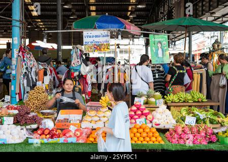Frisches Obst und Gemüse auf dem neuen Naklua Food Market in Naklua City neben Pattaya City und Provinz Chonburi in Thailand, Thailand, Pattaya, Stockfoto