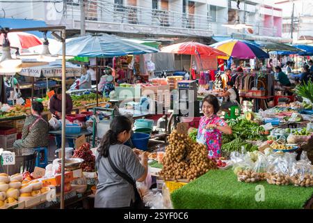 Frisches Obst und Gemüse auf dem neuen Naklua Food Market in Naklua City neben Pattaya City und Provinz Chonburi in Thailand, Thailand, Pattaya, Stockfoto