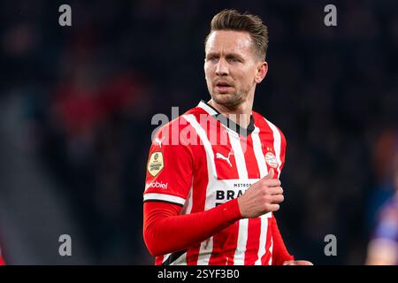 Eindhoven, Niederlande. Februar 2025. EINDHOVEN, NIEDERLANDE - 26. FEBRUAR: Luuk de Jong von PSV sieht beim niederländischen TOTO KNVB Beker-Spiel zwischen PSV und Go Ahead Eagles am 26. Februar 2025 im Philips Stadion in Eindhoven, Niederlande, an. (Foto von Joris Verwijst/Orange Pictures) Credit: Orange Pics BV/Alamy Live News Stockfoto