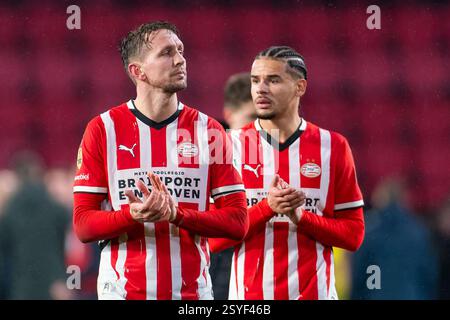 Eindhoven, Niederlande. Februar 2025. EINDHOVEN, NIEDERLANDE - 26. FEBRUAR: Luuk de Jong von PSV sieht niedergeschlagen aus, während er den Fans nach dem niederländischen TOTO KNVB Beker-Spiel zwischen PSV und Go Ahead Eagles am 26. Februar 2025 im Philips Stadion in Eindhoven applaudiert. (Foto von Joris Verwijst/Orange Pictures) Credit: Orange Pics BV/Alamy Live News Stockfoto
