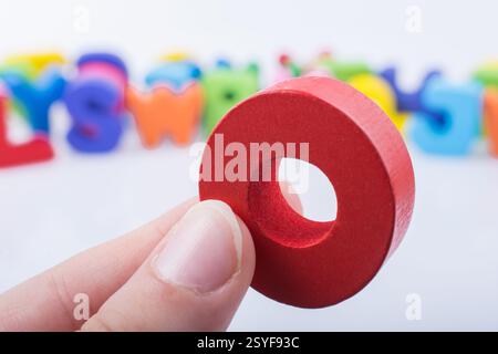 Hand schreiben cube O der aus Holz Stockfoto