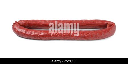 Köstliche dünne geräucherte Wurst isoliert auf weiß Stockfoto