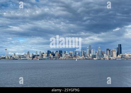 Die Skyline von Seattle, Washington an einem sonnigen Tag im Juni Stockfoto