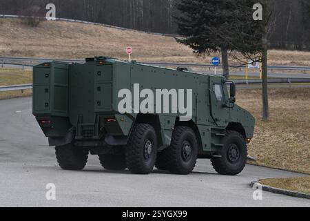 Koprivnice, Tschechische Republik. Februar 2025. Präsentation des Panzerfahrzeugs Tatra Defence TADEAS 6x6 in Koprivnice, Tschechische Republik, 26. Februar 2025. Quelle: Jaroslav Ozana/CTK Photo/Alamy Live News Stockfoto