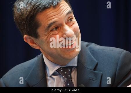 Vítor Louçã Rabaca Gaspar, portugiesischer Ökonom und ehemaliger Finanzminister bei einer Podiumsdebatte auf der jährlichen IWF-Tagung in Washington DC. Stockfoto