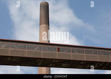 Essen, Nordrhein-Westfalen, Deutschland - 16. Juli 2021: Teile des ehemaligen Kohlebergbaus im UNESCO-Weltkulturerbe Zeche Zollverein Stockfoto