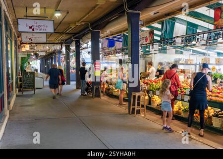 Montreal, Québec, Kanada - 24. August 2021: Atwater Market (Marché Atwater), eine Markthalle im Viertel Saint-Henri von Montreal, eröffnet 1933 Stockfoto