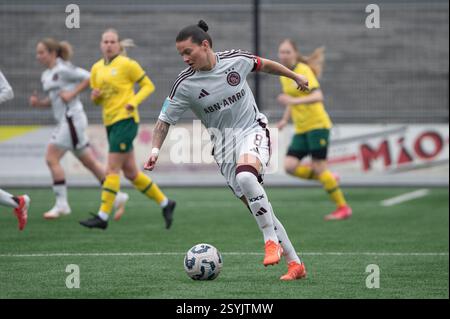 Heerlen, Niederlande. März 2025. Heerlen, Niederlande, 01. März 2025: Sherida Spitse (8 Ajax) kontrolliert den Ball während des Azerion Vrouwen Eredivisie-Spiels zwischen Fortuna Sittard Vrouwen und Ajax Vrouwen im Sportpark Pronsebroek in Heerlen (Niederlande) (Martin Pitsch/SPP) Credit: SPP Sport Press Photo. /Alamy Live News Stockfoto