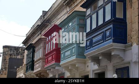 Bunte Balkone auf Malta Stockfoto