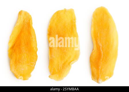 Getrocknete Mango isoliert auf weißem Hintergrund. Draufsicht. Flache Lagen Stockfoto