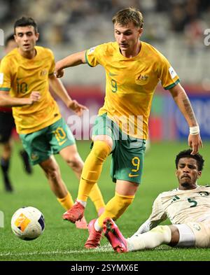 Shenzhen, chinesische Provinz Guangdong. März 2025. Luka Jovanovic (C) aus Australien tritt im Finale zwischen Australien und Saudi-Arabien am 1. März 2025 beim AFC U20 Asian Cup in Shenzhen in der südchinesischen Provinz Guangdong an. Quelle: Deng Hua/Xinhua/Alamy Live News Stockfoto