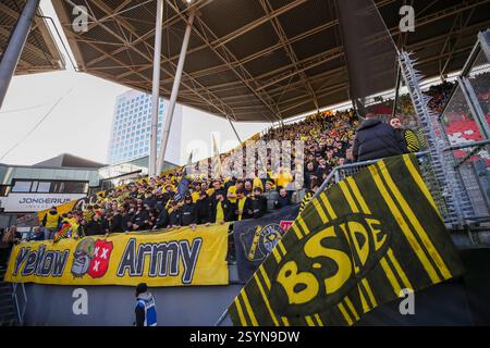Utrecht, Niederlande. März 2025. UTRECHT, NIEDERLANDE - 1. MÄRZ: NAC Breda erwartet Fans beim niederländischen Eredivisie-Spiel zwischen dem FC Utrecht und dem NAC Breda im Stadion de Galgenwaard am 1. März 2025 in Utrecht. (Foto: Ben Gal/Orange Pictures) Credit: Orange Pics BV/Alamy Live News Stockfoto