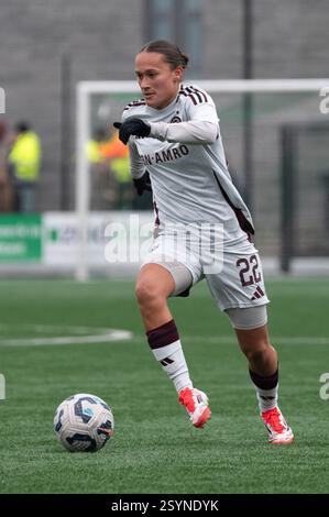 Heerlen, Niederlande. März 2025. Heerlen, Niederlande, 01. März 2025: Quinty Sabajo (22 Ajax) kontrolliert den Ball während des Azerion Vrouwen Eredivisie-Spiels zwischen Fortuna Sittard Vrouwen und Ajax Vrouwen im Sportpark Pronsebroek in Heerlen (Niederlande) (Martin Pitsch/SPP) Credit: SPP Sport Press Photo. /Alamy Live News Stockfoto