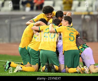Shenzhen, chinesische Provinz Guangdong. März 2025. Australische Spieler feiern den Sieg nach dem Finale zwischen Australien und Saudi-Arabien beim AFC U20 Asian Cup-Fußballturnier in Shenzhen, südchinesischer Provinz Guangdong, am 1. März 2025. Quelle: Deng Hua/Xinhua/Alamy Live News Stockfoto