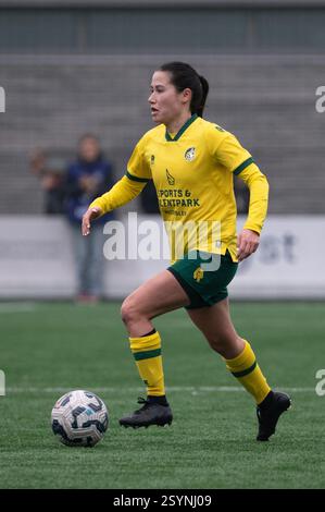 Heerlen, Niederlande. März 2025. Heerlen, Niederlande, 01. März 2025: Isabel Kopp (26 Fortuna Sittard Vrouwen) kontrolliert den Ball während des Azerion Vrouwen Eredivisie Spiels zwischen Fortuna Sittard Vrouwen und Ajax Vrouwen im Sportpark Pronsebroek in Heerlen (Niederlande) (Martin Pitsch/SPP). /Alamy Live News Stockfoto