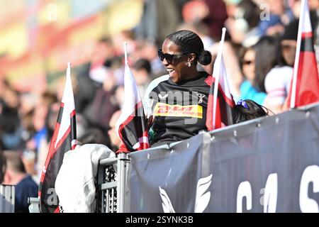 London, Großbritannien. März 2025. Fans sind bereit für das PWR Play Off Halbfinalspiel zwischen Saracens Women und Harlequins Women im StoneX Stadium in London, England am 1. März 2025. Foto von Phil Hutchinson. Nur redaktionelle Verwendung, Lizenz für kommerzielle Nutzung erforderlich. Keine Verwendung bei Wetten, Spielen oder Publikationen eines einzelnen Clubs/einer Liga/eines Spielers. Credit: UK Sports Pics Ltd/Alamy Live News Credit: UK Sports Pics Ltd/Alamy Live News Stockfoto