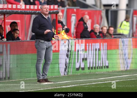 Utrecht, Niederlande. März 2025. UTRECHT, NIEDERLANDE - 1. MÄRZ: Cheftrainer Ron Jans des FC Utrecht während des niederländischen Eredivisie-Spiels zwischen dem FC Utrecht und NAC Breda im Stadion de Galgenwaard am 1. März 2025 in Utrecht, Niederlande. (Foto: Ben Gal/Orange Pictures) Credit: Orange Pics BV/Alamy Live News Stockfoto