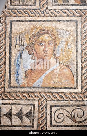 Römische Mosaiktafel mit dem Sommer, ausgestellt im Museo de la Ciudad de Carmona, Carmona, Andalusien, Spanien Stockfoto