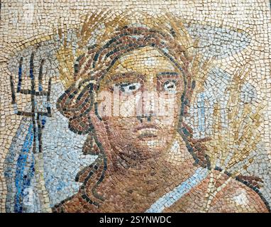 Römische Mosaiktafel mit dem Sommer, ausgestellt im Museo de la Ciudad de Carmona, Carmona, Andalusien, Spanien Stockfoto