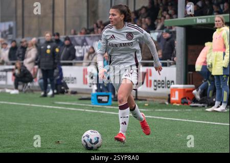 Heerlen, Niederlande. März 2025. Heerlen, Niederlande, 01. März 2025: Danique Noordman (16 Ajax) kontrolliert den Ball während des Azerion Vrouwen Eredivisie-Spiels zwischen Fortuna Sittard Vrouwen und Ajax Vrouwen im Sportpark Pronsebroek in Heerlen (Niederlande) (Martin Pitsch/SPP) Credit: SPP Sport Press Photo. /Alamy Live News Stockfoto