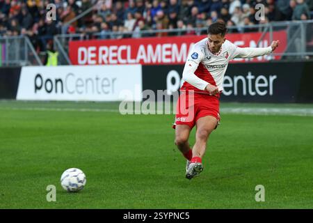 Utrecht, Niederlande. März 2025. UTRECHT, 01-03-2025, Stadion Galgenwaard, Saison 2024/2025, niederländischer Eredivisie Football. FC Utrecht Spieler Souffian el Karouani während des Spiels FC Utrecht - NAC Credit: Pro Shots/Alamy Live News Stockfoto
