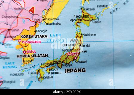 Detaillierte politische Karte von Korea und Japan mit den wichtigsten Städten Stockfoto