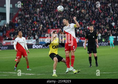 Utrecht, Niederlande. März 2025. UTRECHT, 01-03-2025, Stadion Galgenwaard, Saison 2024/2025, niederländischer Eredivisie Football. FC Utrecht Spieler Nick Viergever während des Spiels FC Utrecht - NAC Credit: Pro Shots/Alamy Live News Stockfoto