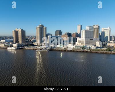 Blick auf die Skyline von New Orleans, Louisiana an einem hellen Wintermorgen. Stockfoto
