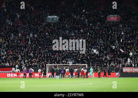 Utrecht, Niederlande. März 2025. UTRECHT, 01-03-2025, Stadion Galgenwaard, Saison 2024/2025, niederländischer Eredivisie Football. Der FC Utrecht erkennt die Fans 1-0 nach dem Spiel FC Utrecht - NAC Credit: Pro Shots/Alamy Live News an Stockfoto
