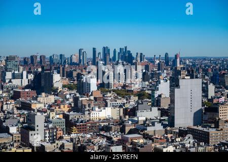 Queens Skyline mit Blick nach Norden vom Manhattan Municipal Building in Downtown Manhattan. Stockfoto