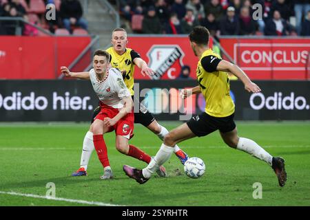 Utrecht, Niederlande. März 2025. UTRECHT, 01-03-2025, Stadion Galgenwaard, Saison 2024/2025, niederländischer Eredivisie Football. FC Utrecht Spieler Oscar Fraulo während des Spiels FC Utrecht - NAC Credit: Pro Shots/Alamy Live News Stockfoto