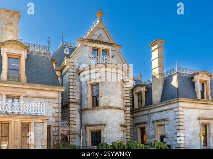 Norwalk, CT - USA - 22. Februar 2025 das Lockwood-Mathews Mansion Museum in Norwalk, Connecticut, ist ein beeindruckendes Herrenhaus im Stil des Zweiten Empire aus dem 19. Jahrhundert Stockfoto