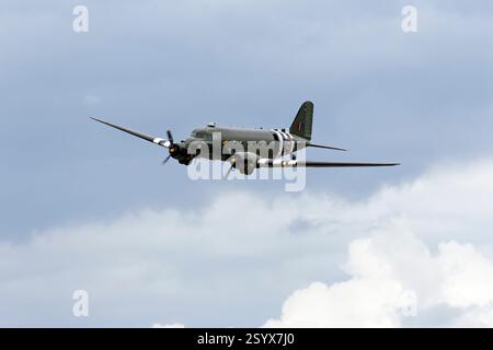 Cotswold Airport, Kemble, Gloucestershire, England, Vereinigtes Königreich - 19. Juni 2011: Der RAF Battle of Britain Memorial Flug Douglas C-47/DC-3 Dakota, ZA947 Stockfoto