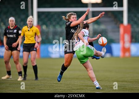 London, Großbritannien. März 2025. Kayleigh Powell von den Harlequins Women schließt sich während des PWR Play Off Halbfinales zwischen den Saracens Women und den Harlequins Women im StoneX Stadium, London, England am 1. März 2025. Foto von Phil Hutchinson. Nur redaktionelle Verwendung, Lizenz für kommerzielle Nutzung erforderlich. Keine Verwendung bei Wetten, Spielen oder Publikationen eines einzelnen Clubs/einer Liga/eines Spielers. Credit: UK Sports Pics Ltd/Alamy Live News Credit: UK Sports Pics Ltd/Alamy Live News Stockfoto
