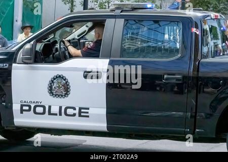 Calgary, Alberta, Kanada. August 2023. Ein Nahaufnahme zu einem Calgary Polizeifahrzeug-Pickup im Sommer. Stockfoto