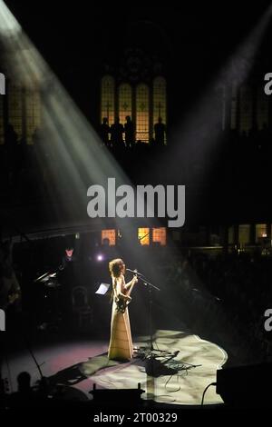 P J Harvey auf der Bühne in der Albert Hall in Manchester, Großbritannien während ihrer Tour 2023 Stockfoto