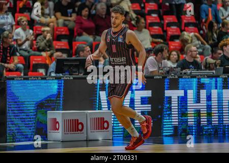 Chemnitz, Deutschland 02. Oktober 2023: 1.BBL - 2023/2024 - Niners Chemnitz vs. Bamberg Baskets im Bild: Kevin Wohlrath (Bamberg Baskets) Stockfoto