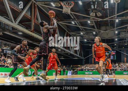 Chemnitz, Deutschland 02. Oktober 2023: 1.BBL - 2023/2024 - Niners Chemnitz vs. Bamberg Baskets im Bild: Adrian Nelson (Bamberg Baskets) Stockfoto