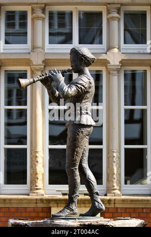 Rattenfaenger Brunnen, Osterstraße, Deutsche Märchenstraße, Hameln, Niedersachsen, Deutschland Europa Stockfoto