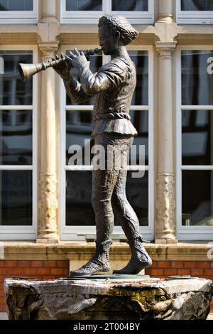 Rattenfaenger Brunnen, Osterstraße, Deutsche Märchenstraße, Hameln, Niedersachsen, Deutschland Europa Stockfoto