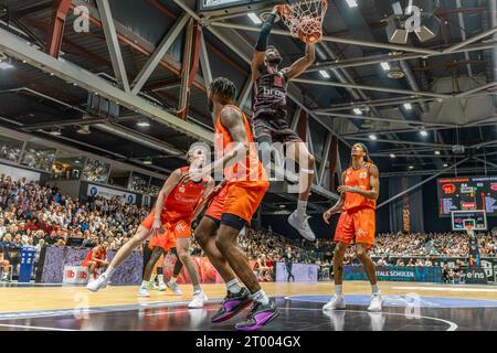 Chemnitz, Deutschland 02. Oktober 2023: 1.BBL - 2023/2024 - Niners Chemnitz vs. Bamberg Baskets im Bild: EJ ONU (Bamberg Baskets) Stockfoto