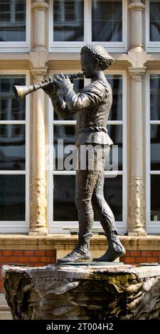 Rattenfaenger Brunnen, Osterstraße, Deutsche Märchenstraße, Hameln, Niedersachsen, Deutschland Europa Stockfoto