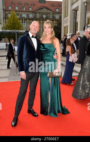 Helge Bjoern Meyer und Alexandra Kamp beim Leipziger Opernball in Leibzig 02.10. 2023 *** Helge Bjoern Meyer und Alexandra Kamp beim Leipziger Opernball in Leibzig 02 10 2023 Credit: Imago/Alamy Live News Stockfoto