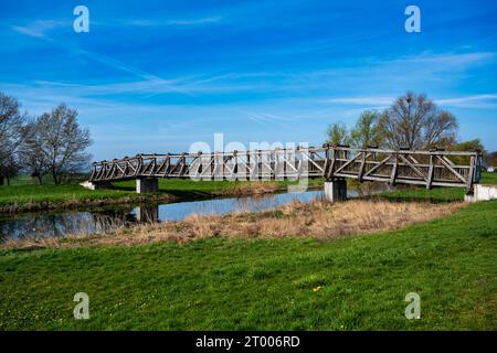 Blick auf die Holzbrücke über die Unstrut in SchÃ¶nfeld bei Artern Stockfoto