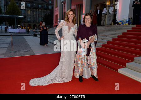 Mareile Hoeppner und Inger Nilsson beim Leipziger Opernball in Leibzig 02.10. 2023 *** Mareile Hoeppner und Inger Nilsson beim Leipziger Opernball in Leibzig 02 10 2023 Credit: Imago/Alamy Live News Stockfoto