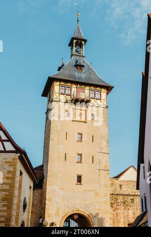 Die alten Fachwerkhäuser in Deutschland. Malerischer Blick auf die antike mittelalterliche städtische Straßenarchitektur mit Fachwerkhäusern im O Stockfoto