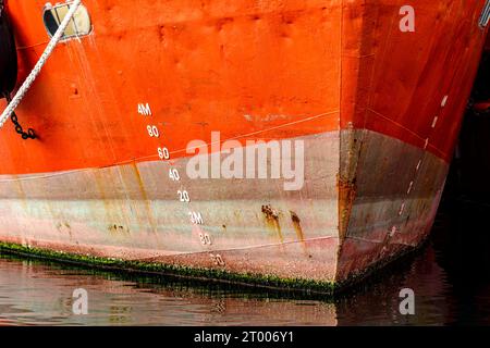 Der Bug des alten Schiffes zeigt Anzeichen von Verfall Stockfoto