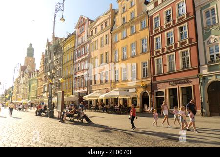 Breslau, Polen Mai 2023 Breslau zentraler Marktplatz mit alten Häusern. Historische Hauptstadt Schlesiens, Europa. Rathaus Archite Stockfoto