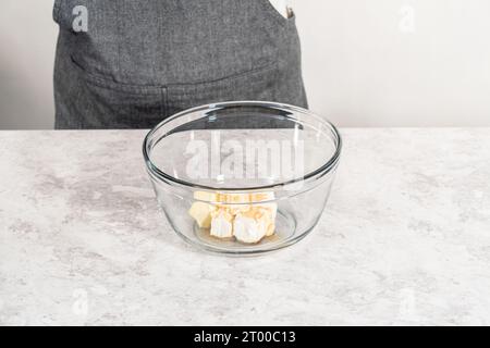 Karottenkuchen mit Frischkäse-Zuckerguss Stockfoto